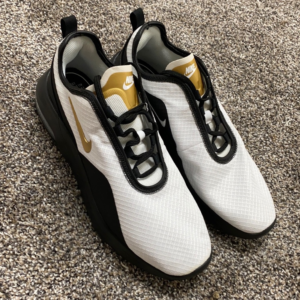 Nike Air Max Motion 2